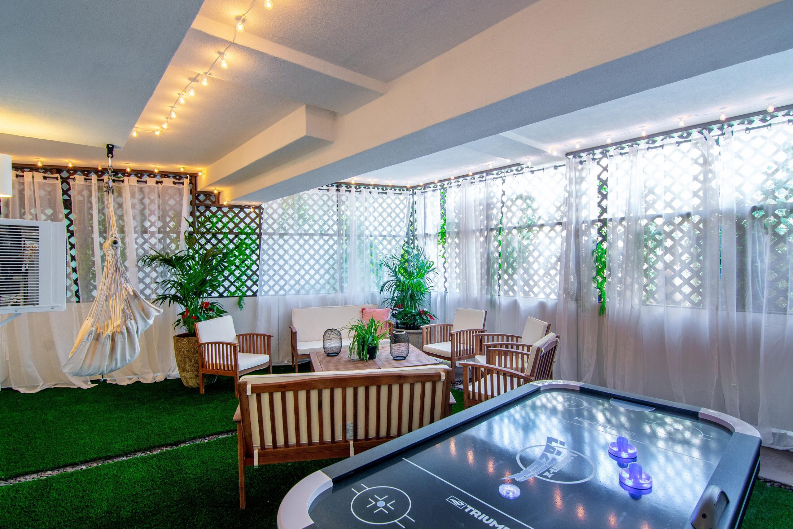 Indoor-Outdoor game and lounge room